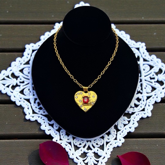 Mondo Mondo Super Heart Gold Pendant NecklaceRed Glass Crystal14.5”